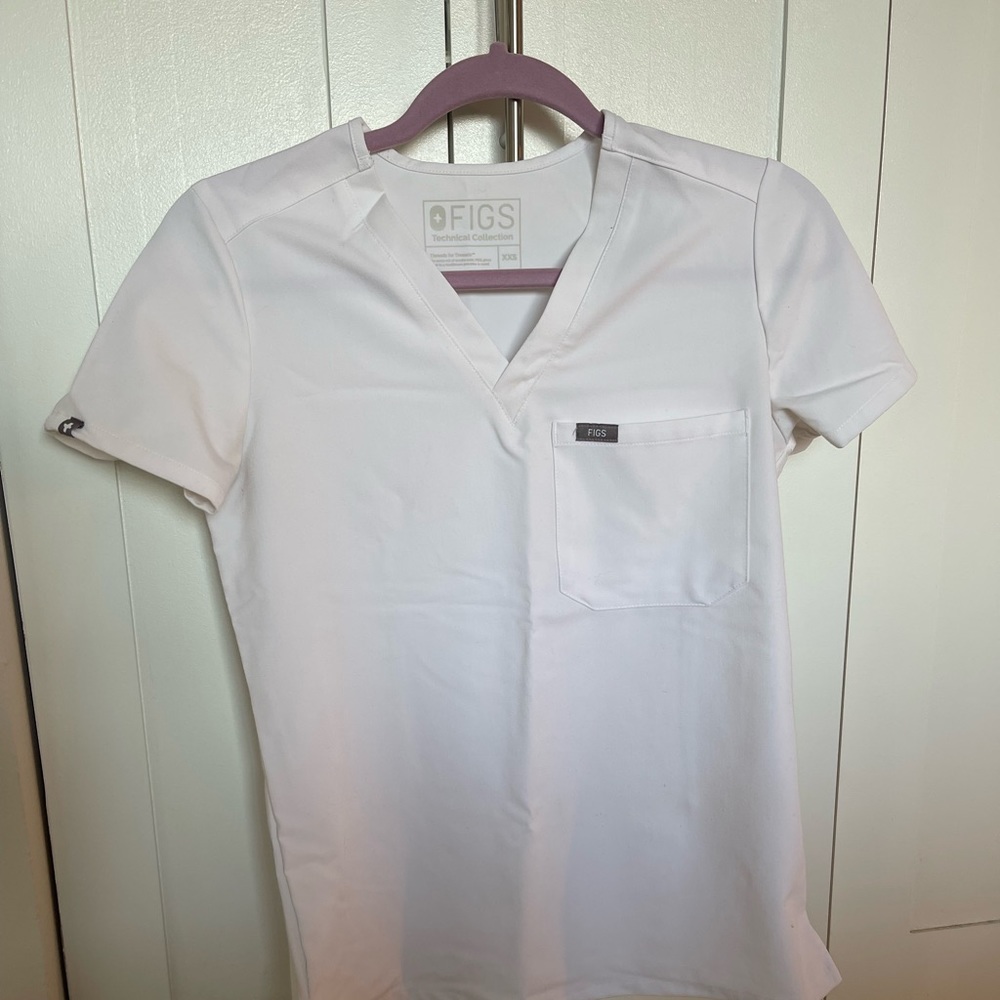 PURE WHITE SET FIGS SCRUBS